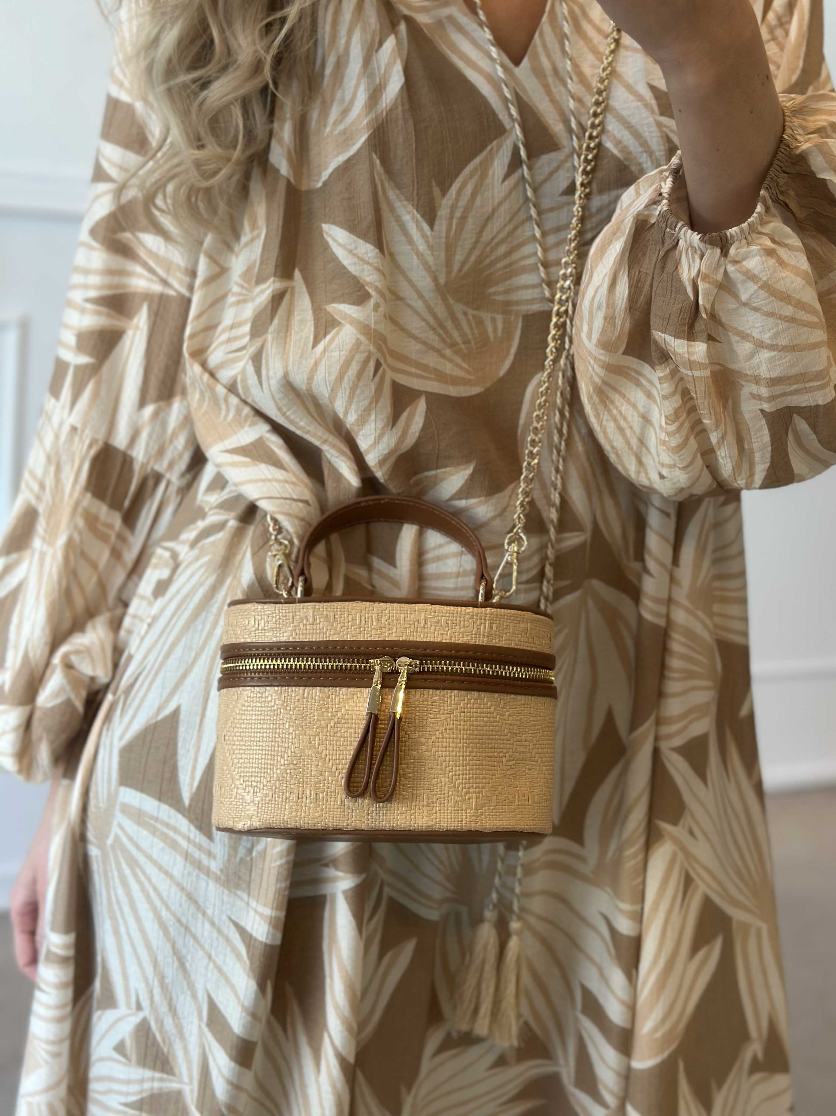 Ana - Sød håndtaske i flet med guldkæde